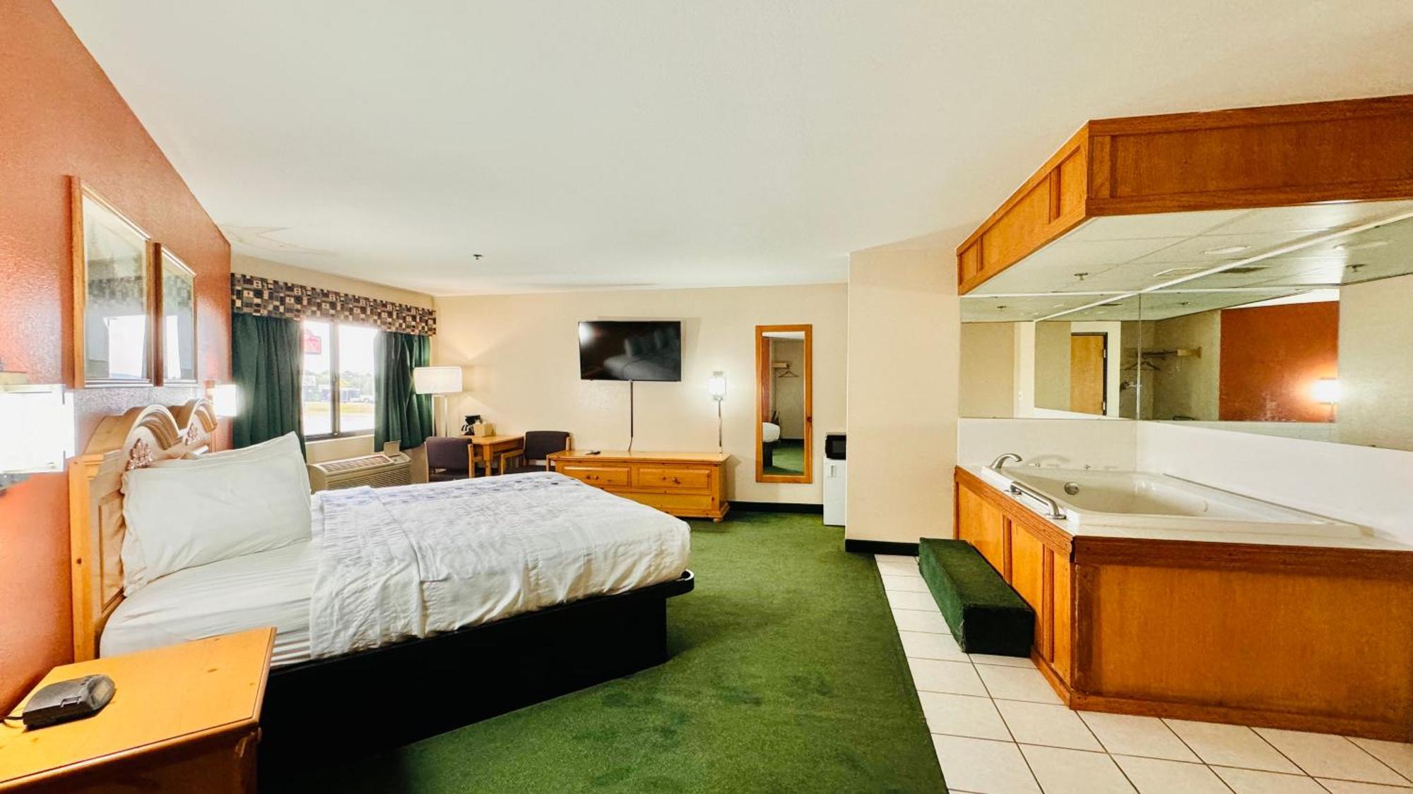 Regency Inn And Suites Stilwell Esterno foto