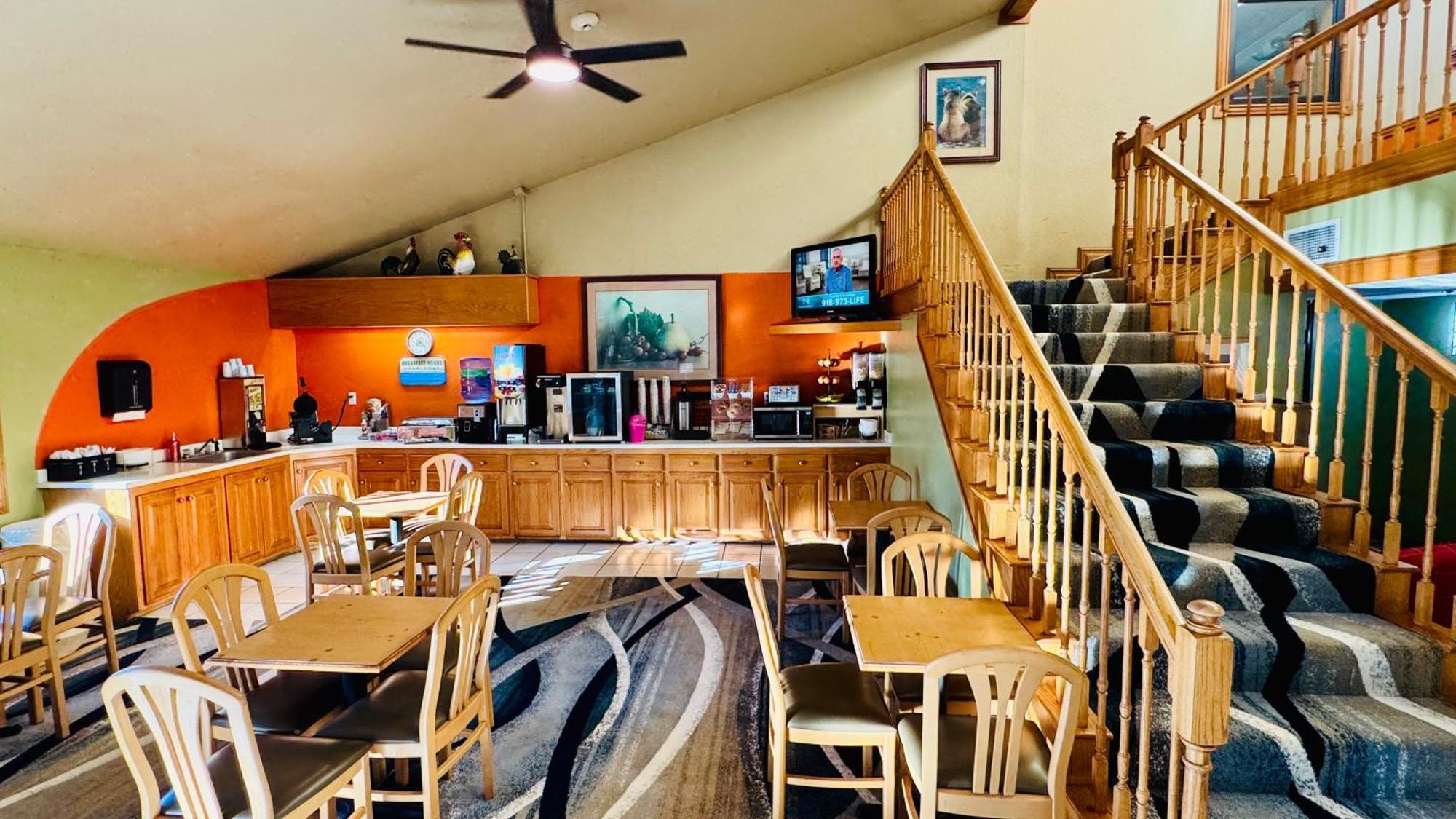Regency Inn And Suites Stilwell Esterno foto