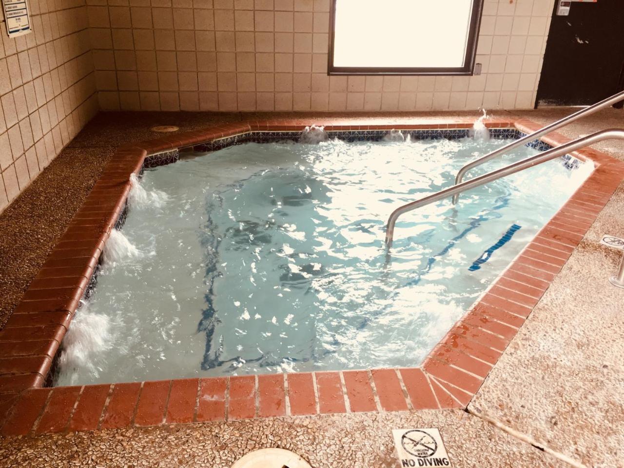 Regency Inn And Suites Stilwell Esterno foto